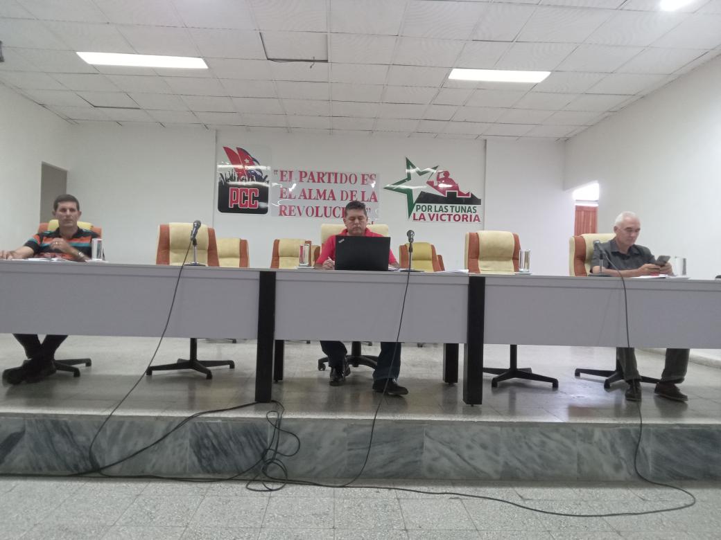 YudithAfmc's tweet photo. Intercambio de trabajo el PCC con las organizaciones relacionadas con la política de cuadro, reservas en entrenamiento, cuentas en X y Transformaciones Económicas y Sociales 
#MujeresEnRevolución 
#PorLasTunasLaVictoria https://t.co/FsXAKhxJ9T
