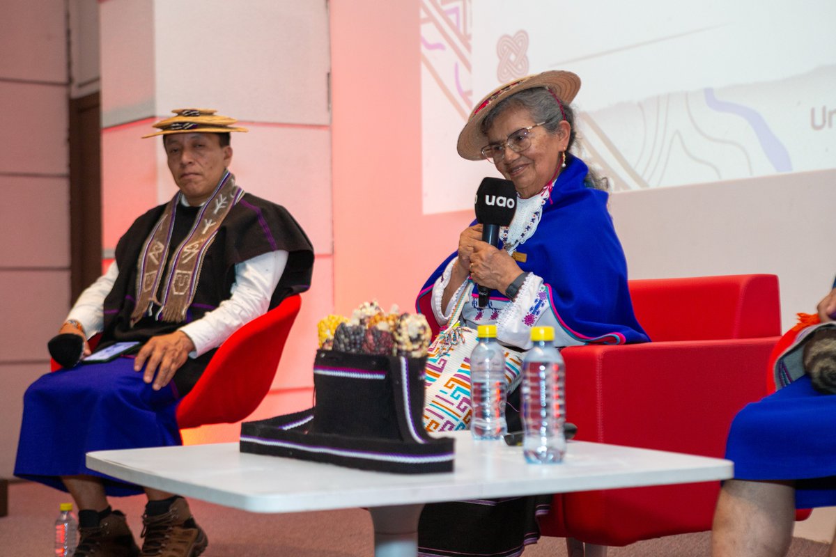 lauao's tweet photo. El encuentro contó con la presencia de Mamá Bárbara Muelas Hurtado, Gregorio Yalanda y más miembros de la Comunidad Misak, acompañados por Jesús Alfonso Flórez, antropólogo, profesor e investigador de la UAO, que en conjunto orientaron la charla en torno al lenguaje, la memoria y el patrimonio cultural indígena. ❤