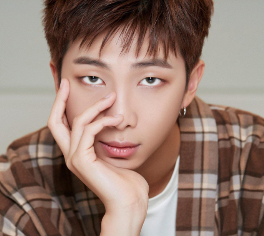 AboutMusicYT's tweet photo. 8 years ago today, RM released his mixtape, Mono. Rate it from 1 to 10. https://t.co/J3T0BpmCir