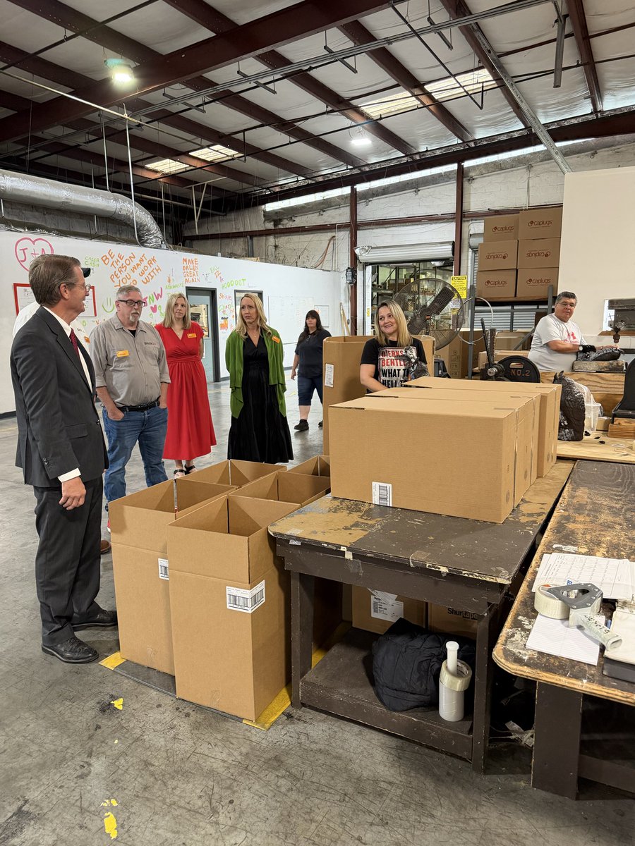RepTimBurchett's tweet photo. Dalen Products has been doing business right here in Knoxville for over 50 years. Thanks to the folks there for showing me around and giving me a look at their operation. https://t.co/zh9JgFREbB