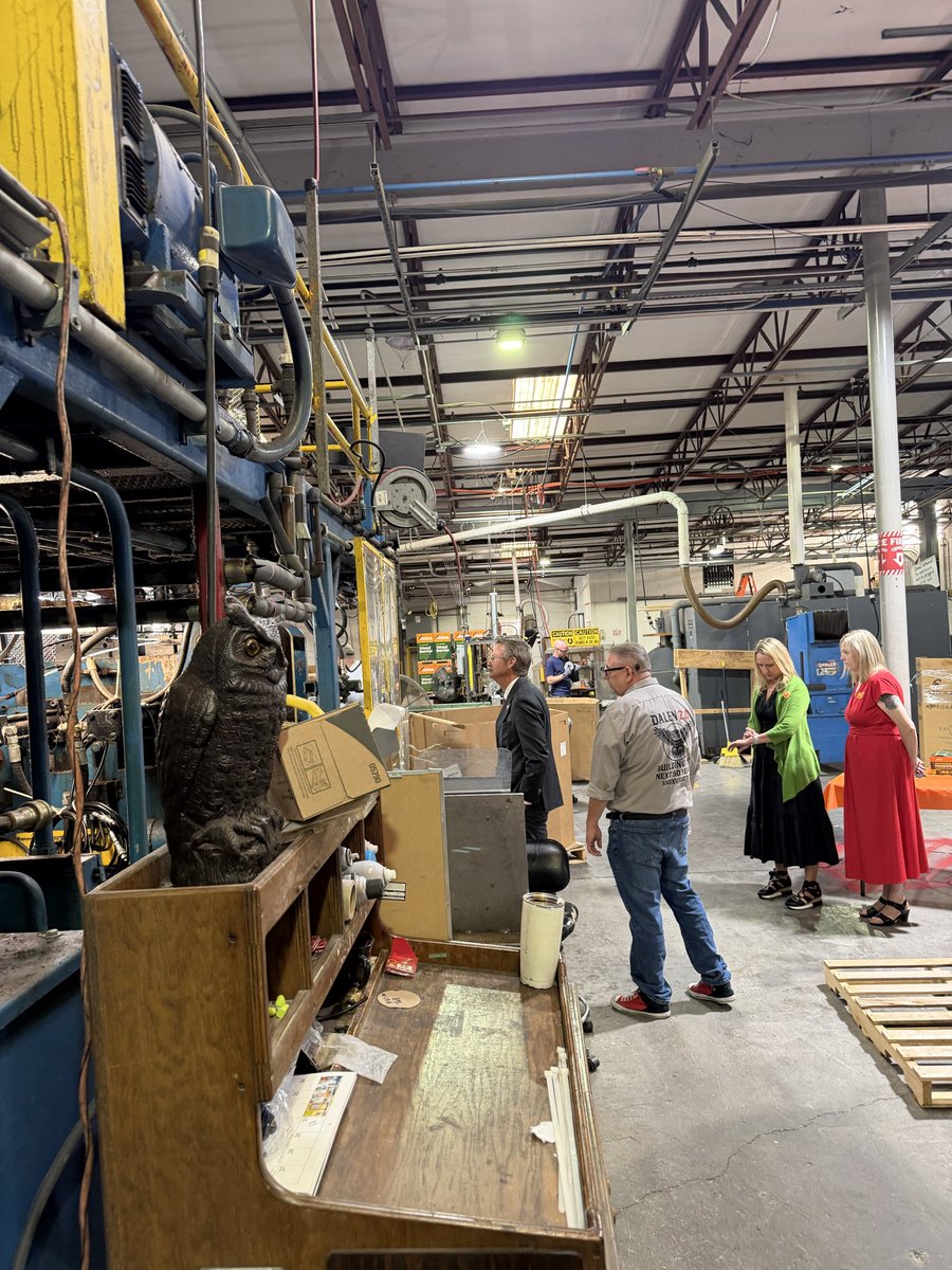 RepTimBurchett's tweet photo. Dalen Products has been doing business right here in Knoxville for over 50 years. Thanks to the folks there for showing me around and giving me a look at their operation. https://t.co/zh9JgFREbB