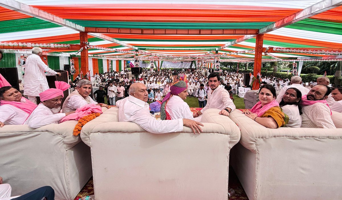 DeependerSHooda's tweet photo. आज📍तिगांव, फरीदाबाद में...

तिगांव ब्लॉक कांग्रेस कार्यकर्ता सम्मेलन के सफल आयोजन के लिए तिगांव विधानसभा से कांग्रेस प्रत्याशी रहे भाई @RohitNagarINC को बधाई और नव-नियुक्त ब्लॉक अध्यक्ष हातम अधाना जी को शुभकामनाएं।

साथ विधायक @RaghubiraMLA जी, पूर्व विधायक @NeerajSharmaINC जी, बल्लभगढ़ से कांग्रेस प्रत्याशी रहीं @ParagSharmaINC जी समेत युवा कांग्रेस, NSUI, महिला कांग्रेस, सेवादल के पदाधिकारी, स्थानीय वरिष्ठ नेता, कार्यकर्ता मौजूद रहे।

@SanjaySDutt @BhupinderShooda @raonarenderinc @INCHaryana