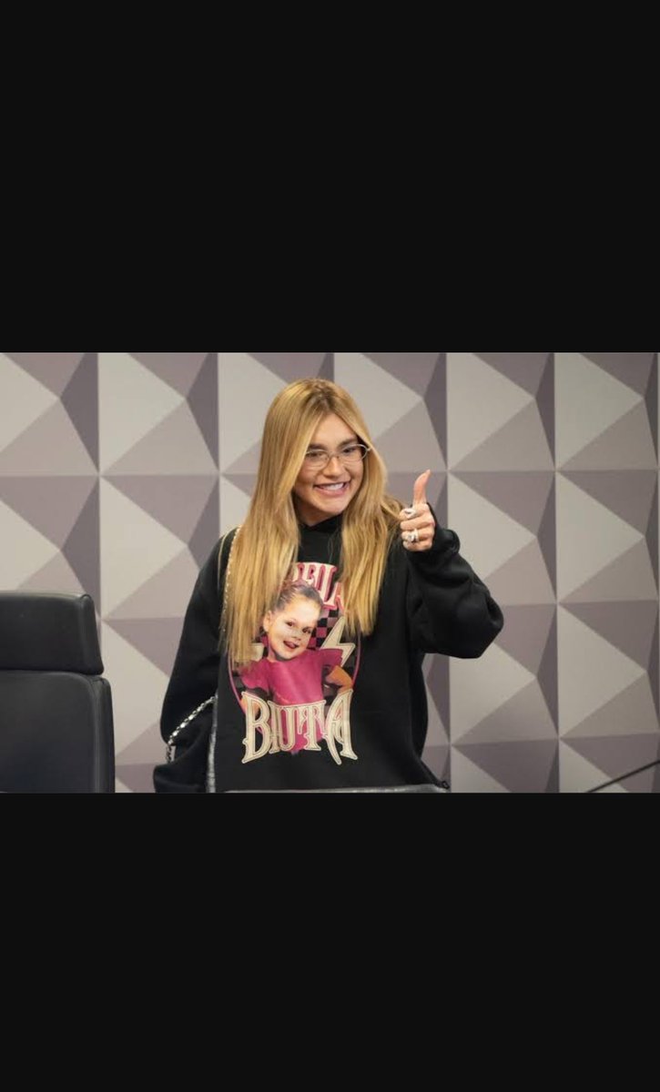 LilaLula15's tweet photo. @KikiMioBS Quem não tá um luxo é quem usa a foto da filha criança estampada no moletom pra ir depor sobre os golpes que aplica 

Eu amo como gente sem caráter sempre se acha superior aos outros https://t.co/E14KcbmomT