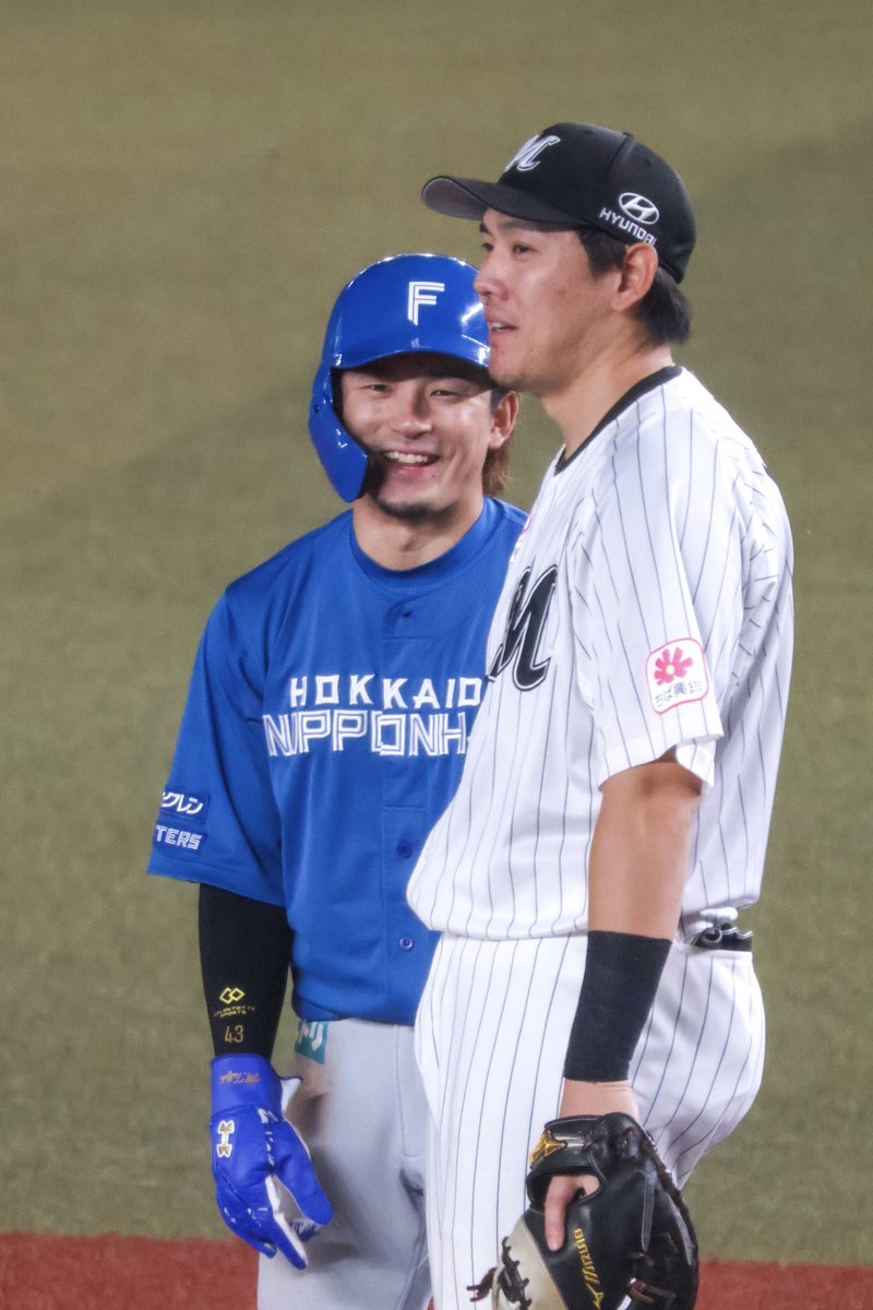 2OOOblueee's tweet photo. ［261001］ZOZOマリンスタジアム
ﾆｺﾆｺお話ししてた^›⩊‹^
#lovefighters #水野達稀 #安田尚憲 https://t.co/ZykacImpxI