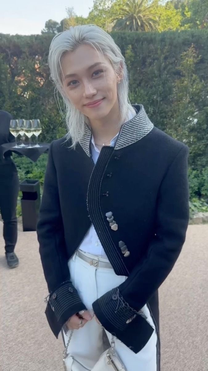 lixiibelle's tweet photo. our fefi is in paris already 5 days before the lv fashion show ! i’m sure there are loads of surprises in store for us, but i hope he has plenty of time for wining and dining with his paris family and nicolas 🤍🥂

FELIX ICÔNE DE LA MODE
#FELIXxLVSS27 #FELIX @LouisVuitton https://t.co/jeJZ1v518x