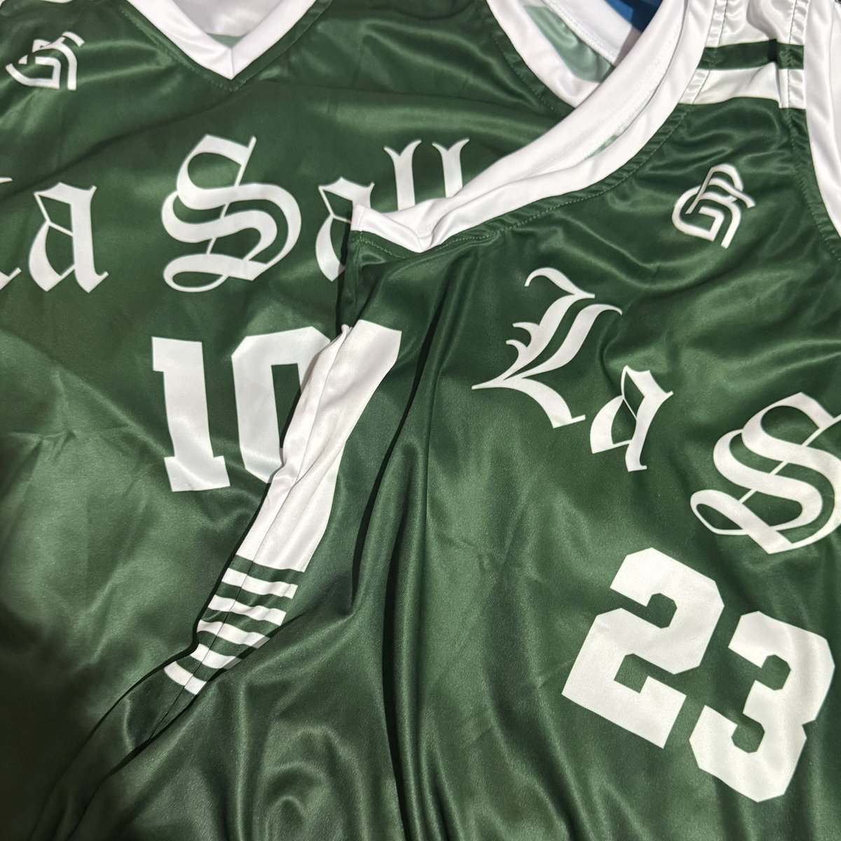 1023lauv's tweet photo. animo la salle? 😆 https://t.co/uHhJrk6YBy