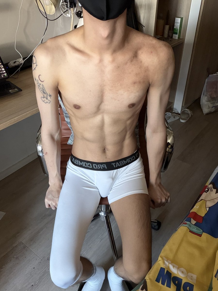 Cjhly333's tweet photo. #bottom #London https://t.co/v6shjVQA7c