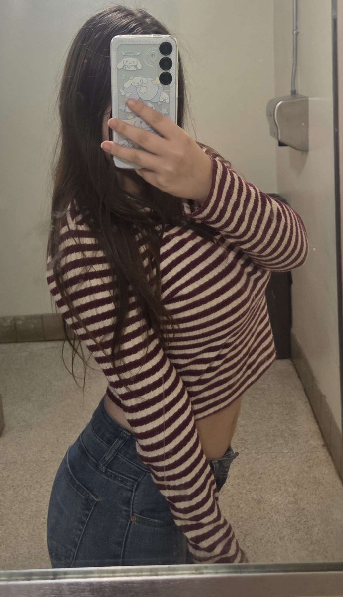amorettesgrave's tweet photo. Found old photos of this outfit and damn is my girlfriend lucky 😝 https://t.co/php1s35U6p