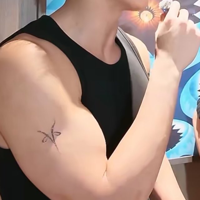 SOHAZ28's tweet photo. Joss with tattoos✨✨✨ https://t.co/nJJo9uwJSq