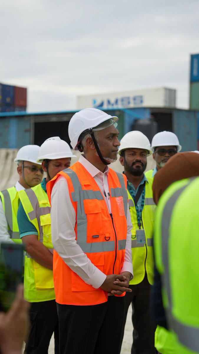peoplesidemv's tweet photo. President Dr Mohamed Muizzu has inspected the progress of the Thilafushi Port Development Project, an initiative by Maldives Ports Limited (MPL) aimed at reducing congestion in Malé by relocating commercial port operations from Malé Commercial Harbour to Thilafushi.

@MMuizzu https://t.co/cuadHpEyG9