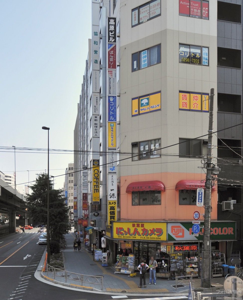 PhotoAkiba's tweet photo. 和泉橋近く「秋葉原にっしんカメラ」が10月23日に閉店との事。約半世紀の歴史だそうです。写真は「ザ！写真機屋さん」って感じの外観だった頃。 https://t.co/9frYM8wPMF