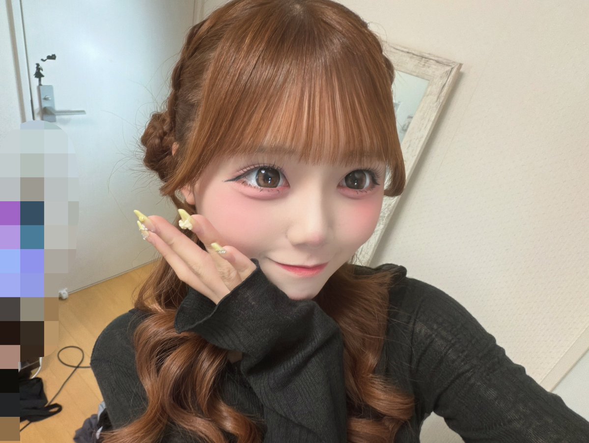 ayaka_KLS1202's tweet photo. 今日も1日お疲れ様 ☺︎

最近カジュアル系にハマったかと思いきや
やっぱガーリー系に戻ったり🎀♡

ほんと多系統すぎるてる〜〜〜！！！（笑）

クローゼットに入りきれなくて溢れ返ってるのに
それでもお洋服大好きで集めちゃうの😼♡

みんな毎日乗り越えてて偉いよ；；
たまにはゆっくり休む事も大切だからねっ

じゃあまた明日！おやすみ🌛🤍

#カワラボサウス #門倉彩花
