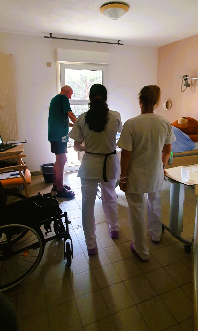CHMartigues's tweet photo. Le Centre de Ressources Territorial (CRT) Ouest Etang de Berre a organisé une chambre des erreurs « Tous acteurs dans la prévention du risque de chute » à l’EHPAD Les Cardalines d’Istres;
Chaque détail compte, chaque geste prévient, ensemble sécurisons notre environnement ! https://t.co/wPMbdBd7wq