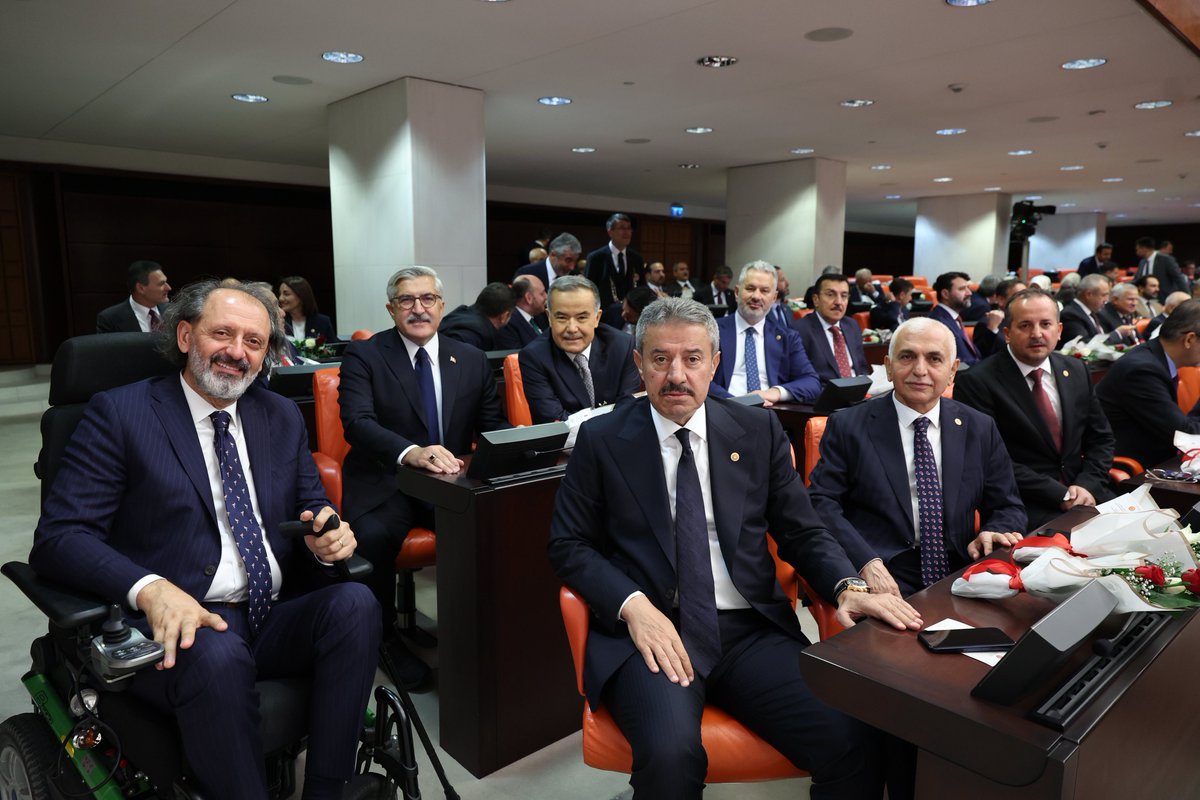TatarArslan's tweet photo. 📍TBMM | Genel Kurul

Genel Başkanımız ve Cumhurbaşkanımız Sayın @RTErdogan'ın teşrifleriyle; Gazi Meclisimizin 28. Dönem 5. Yasama Yılı Açılış Programı’na katıldık.

Yeni yasama yılının ülkemize, milletimize ve Türkiye Yüzyılı hedeflerimize hayırlar getirmesini temenni ediyorum.🇹🇷