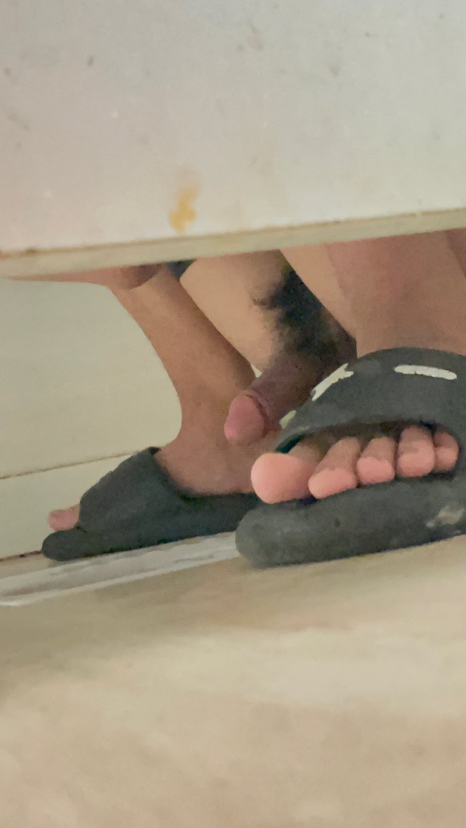 xiaoxin19051927's tweet photo. 有视频要看吗？，#打飞机，#厕所偷拍，#直男，#学校，#大鸡，#体育生，#厕所撸管，#厕所，#射精 https://t.co/MvIseioHtd