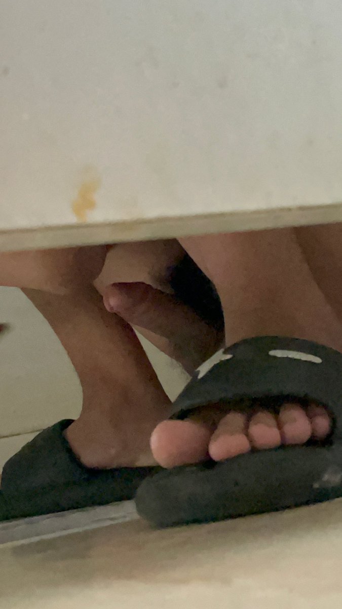 xiaoxin19051927's tweet photo. 有视频要看吗？，#打飞机，#厕所偷拍，#直男，#学校，#大鸡，#体育生，#厕所撸管，#厕所，#射精 https://t.co/MvIseioHtd