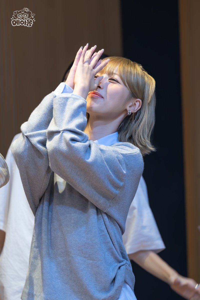 MayMon_G's tweet photo. 260718 팬싸인회

#리센느 #RESCENE #메이 #MAY https://t.co/Ddgujf8V6x