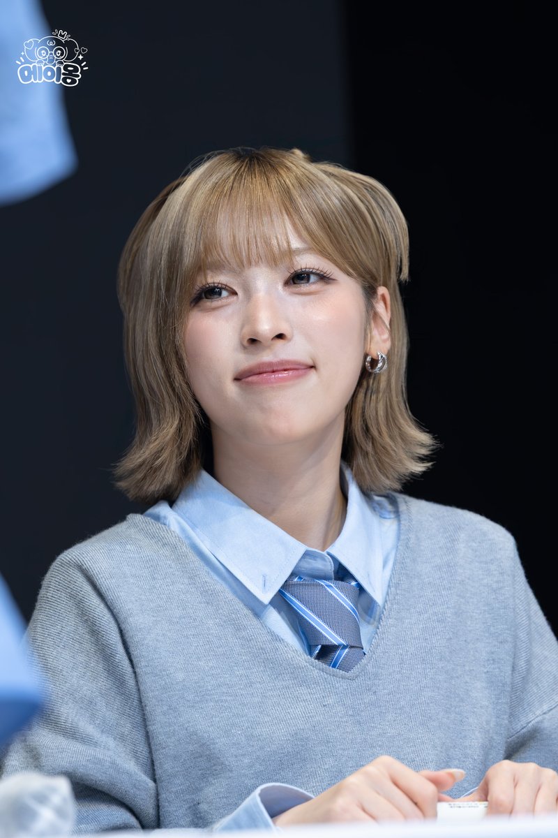 MayMon_G's tweet photo. 260718 팬싸인회

#리센느 #RESCENE #메이 #MAY https://t.co/Ddgujf8V6x