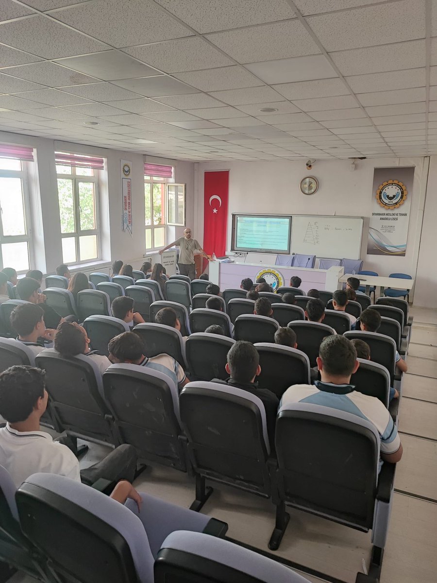 IsgYenshr_Dybkr's tweet photo. Geleceğin kalifiye gücü mesleki eğitimde iş sağlığı ve güvenliği önceliğimiz! 👷‍♂️👷‍♀️
Üçkuyu Turizm MTAL ve Diyarbakır MTAL öğrencilerimize, İSG Uzmanlarımız tarafından uygulamalı ve kapsamlı İSG eğitimleri verildi. Güvenli çalışma kültürüyle yarınlara hazırlanıyoruz! 🛠️📚 https://t.co/u7vSauRfNy
