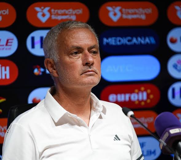 Archivesznz's tweet photo. 🚨🇵🇹 José Mourinho on Cristiano Ronaldo leaving the Portugal camp:

🗣️ “I called Cristiano after everything that happened. Of course, I know more than I can say publicly, but I’m not going to sit here and tell the reporter everything we discussed.

A lot of what is being said about Cristiano right now is simply not true. There are many stories being told, many things being repeated, and honestly, most of the talk surrounding him is far from the reality.

Cristiano has given everything to Portugal. He is the greatest player in Portuguese football history and one of the greatest players this sport has ever seen. Whatever happened, he deserves to be treated with respect.

I will always respect Cristiano, and I believe he deserves better than some of the things being said about him.”