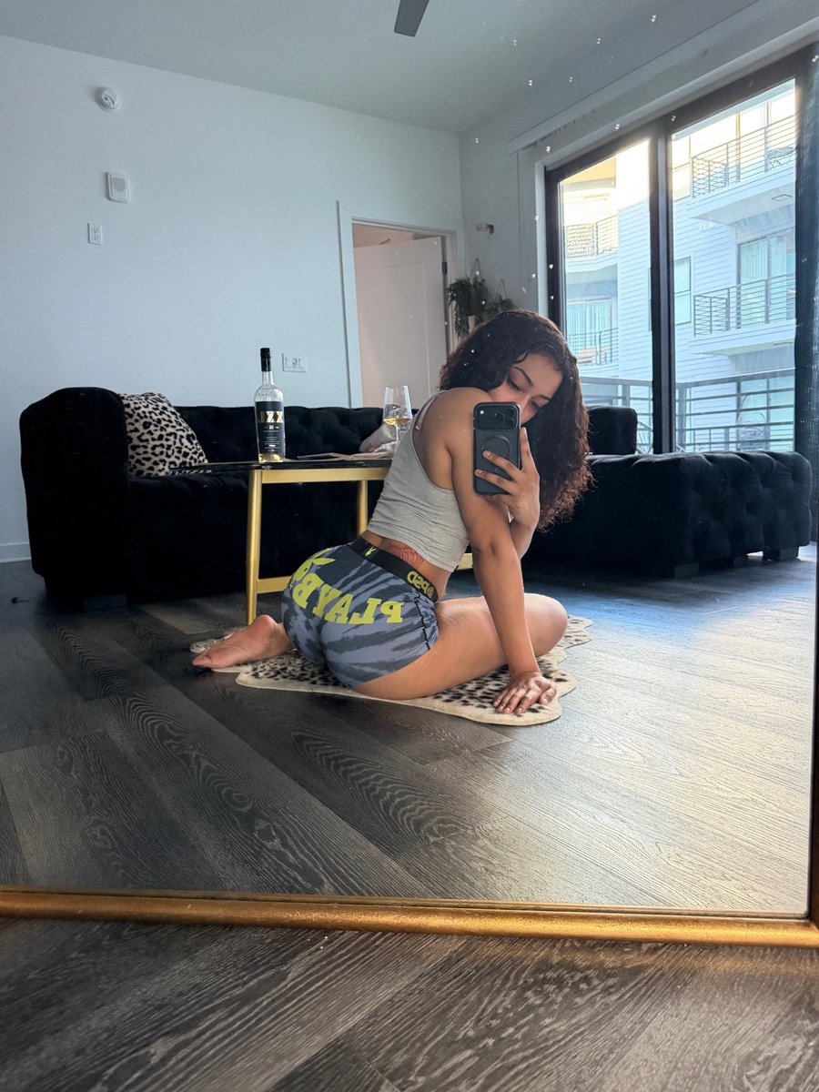 awaychicc tweet picture