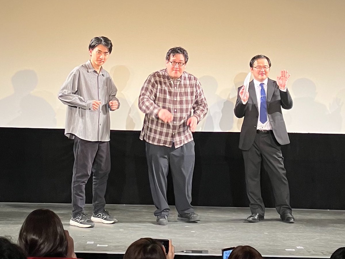 ssn_siy's tweet photo. 4枚目、春ヒコの二人がカメラ目線すぎる。うれしい。はぁ、行ってよかったなあ。これからも二人のお笑いを応援していきたい。どくさいさんのネタも生で見られてよかった。両方ともめちゃくちゃ面白かった。

 #アミューズお笑い https://t.co/dUuVWKxmYd