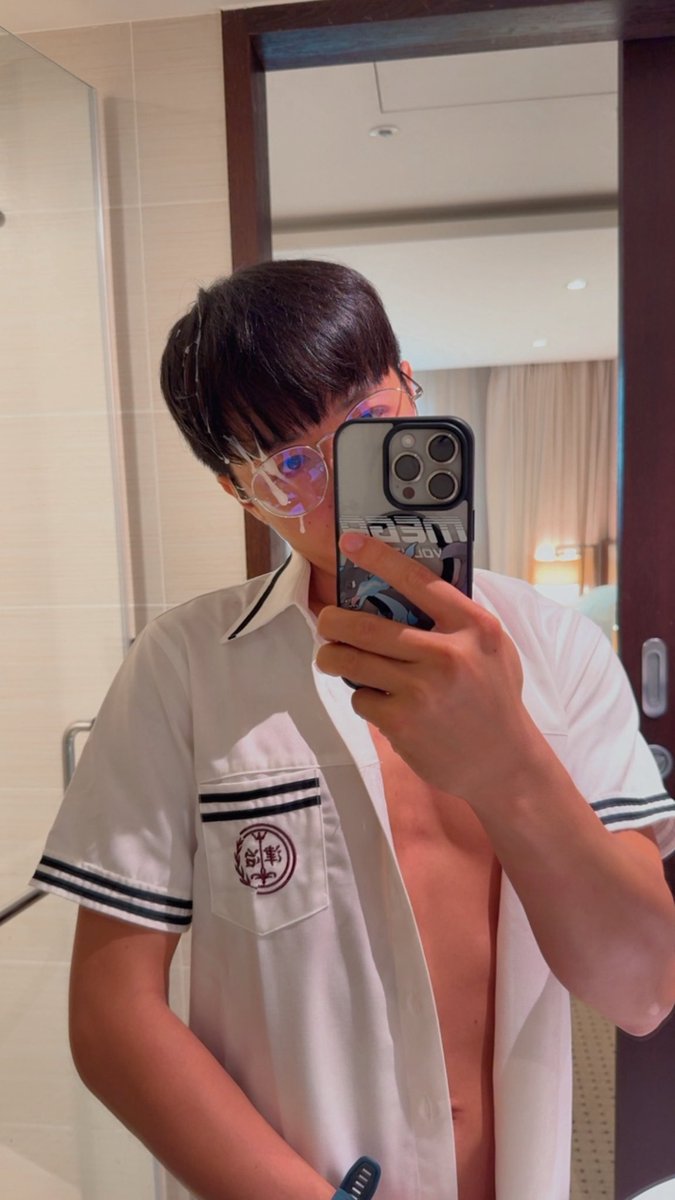 sharksharkgun's tweet photo. 哇哇哇。敷面膜了🥵 https://t.co/VCbTbgIr9d