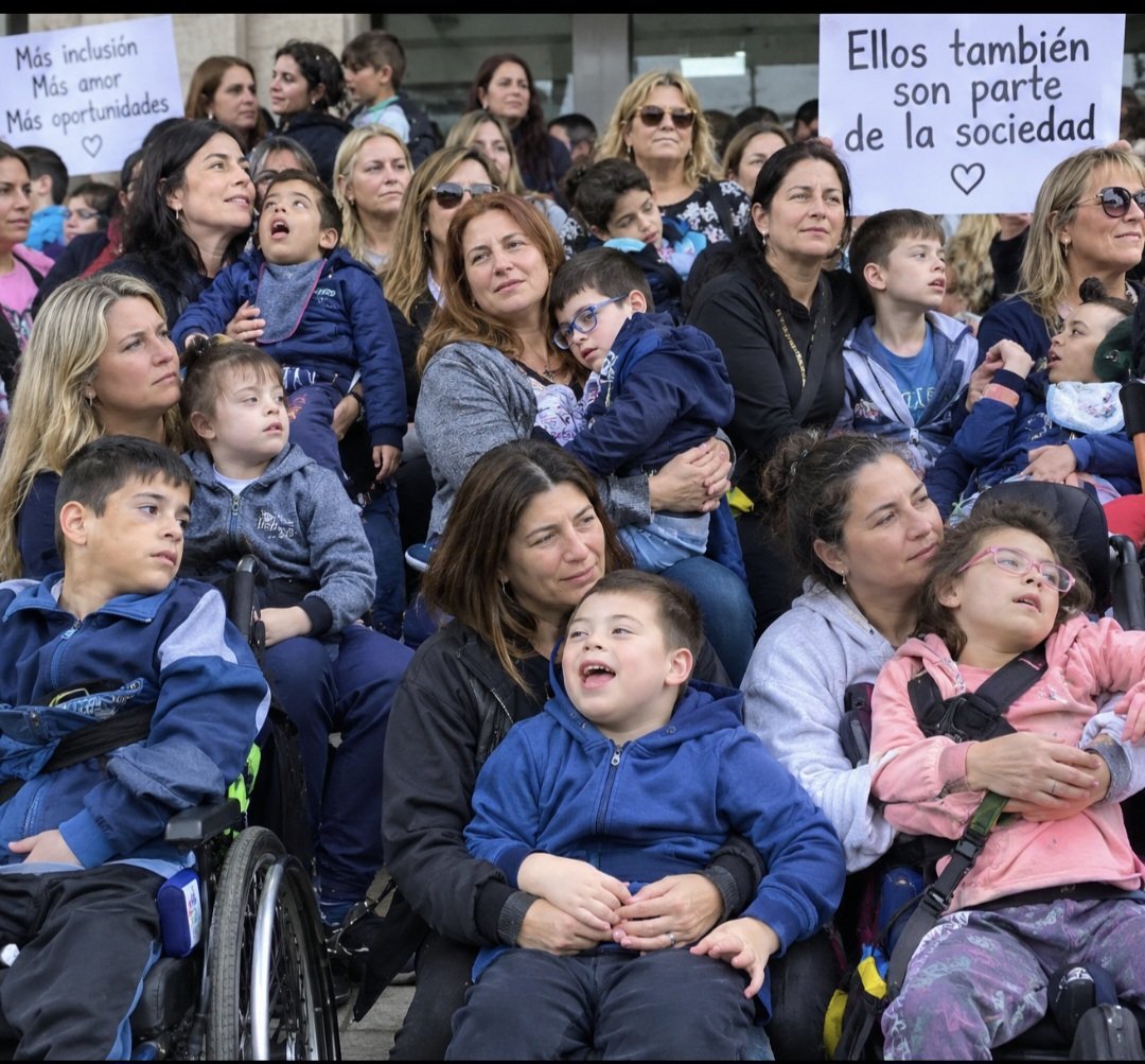 Sandoka74354090's tweet photo. Algunos de los 30 mil terroristas expulsados por Milei. Vergüenza!!! https://t.co/SvUDpqdsoH
