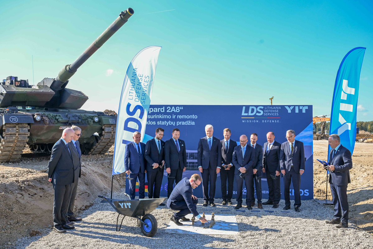 Lithuanian_MoD's tweet photo. Construction has begun in Kaunas FEZ on a Leopard 2A8 assembly and repair facility. The project will bring key heavy military equipment maintenance capabilities to Lithuania, strengthen supply chain resilience and deepen 🇱🇹🇩🇪 defence industrial cooperation. https://t.co/EbH1syaYjj