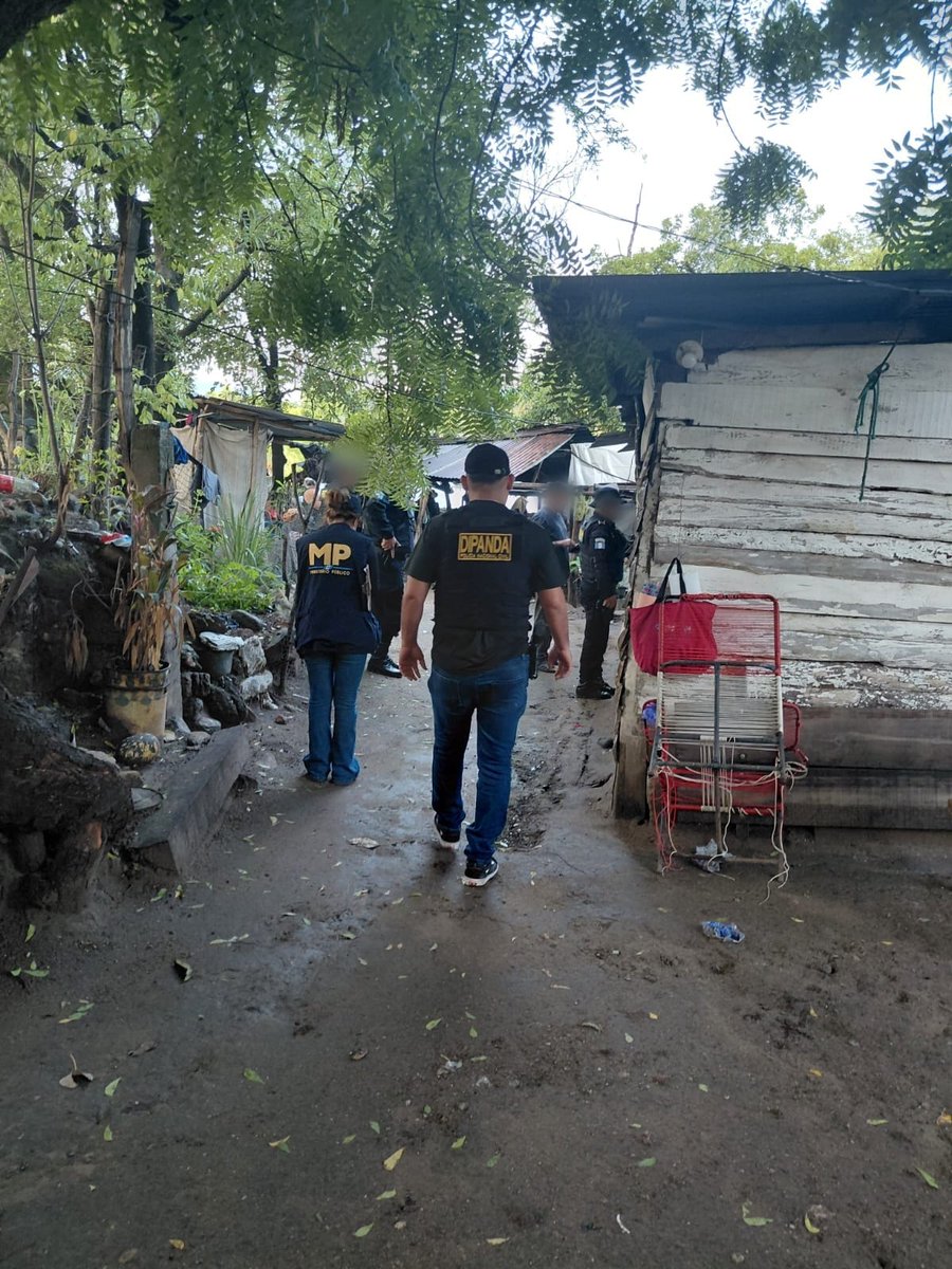 PNCdeGuatemala's tweet photo. Información preliminar
En los allanamientos que estan en desarrollo, investigadores de la Subdirección General de Investigación Criminal, a través de la #DIPANDA y #DEIC, reportan preliminarmente 19 objetivos neutralizados y la incautación de un arma de fuego. https://t.co/p5mbhFFn4E