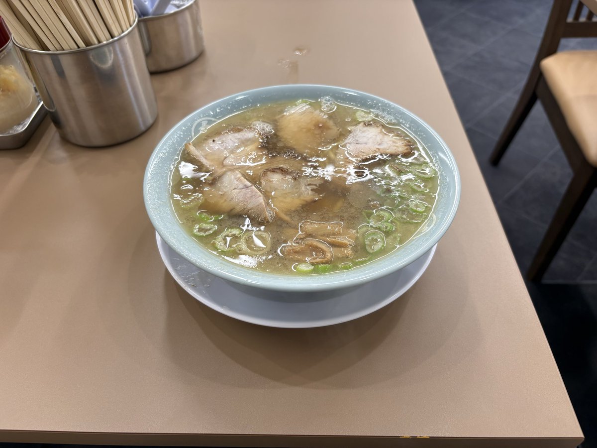 seta_complex's tweet photo. 山科の新しいラーメン屋
油が背脂で濁ってて思ってたのと違った

やっぱりちゃん系は東京が好きかな
シルバーウイーク新橋行って最高だった https://t.co/qIgdhxiEq1