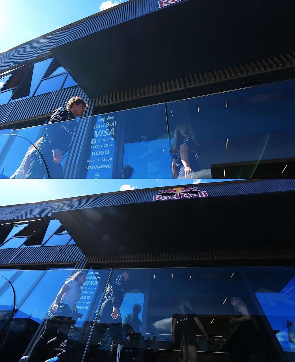 Judithr04524465's tweet photo. Este fue Kimi Antonelli yéndose a disculpar con Max Verstappen después del accidente donde también se disculpó en el corralito de prensa y en pista 

Así que las dos acciones son muy diferente en lo que pasó en Baku y no se deberían de comparar por qué la disculpa+ https://t.co/26ucJ3GwvS