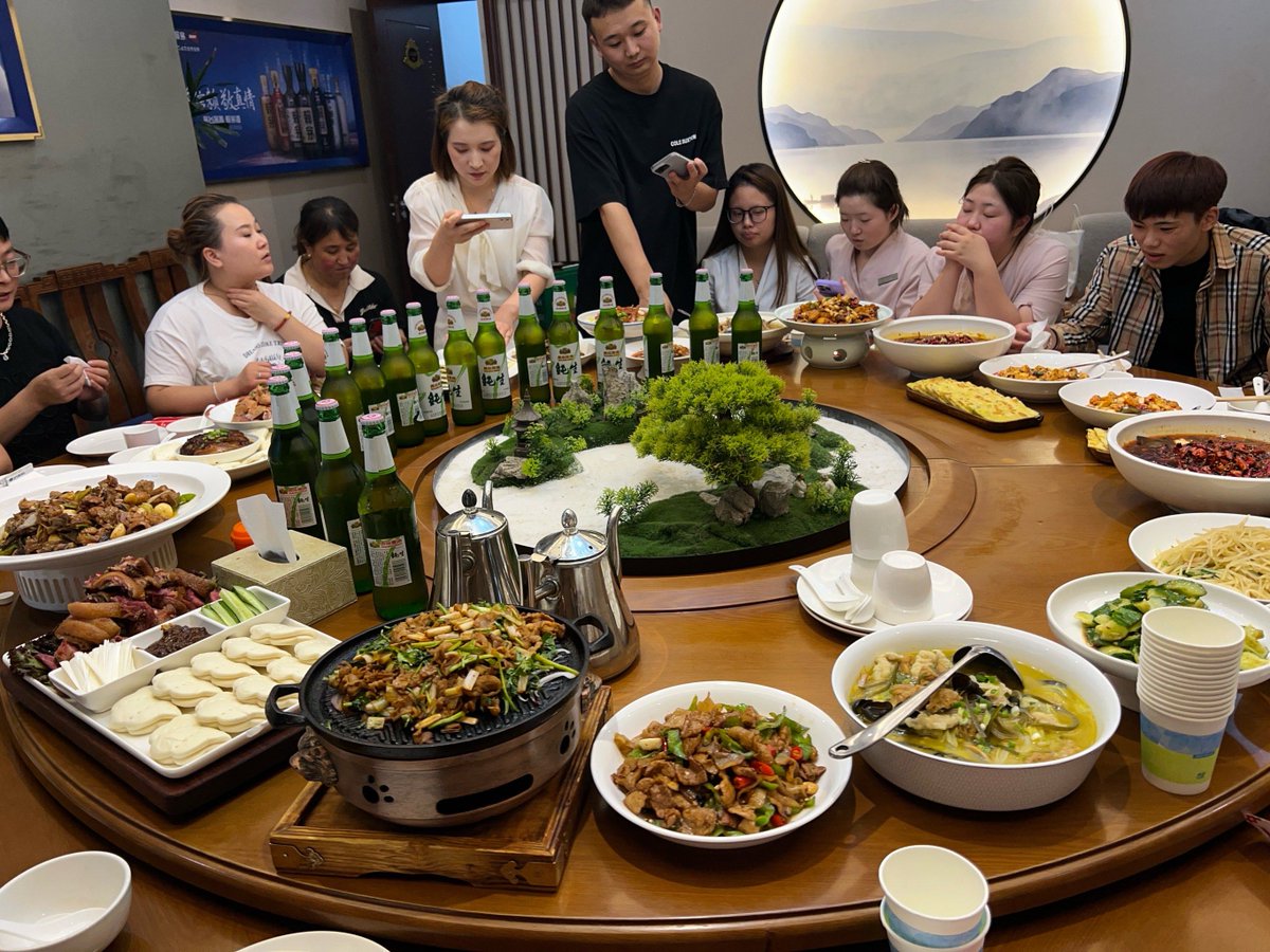 m_perkin_13_23e's tweet photo. [Hands in the group of Chen's, enjoying delicious food together, warm vibe!]， https://t.co/qcr0KnfLF9