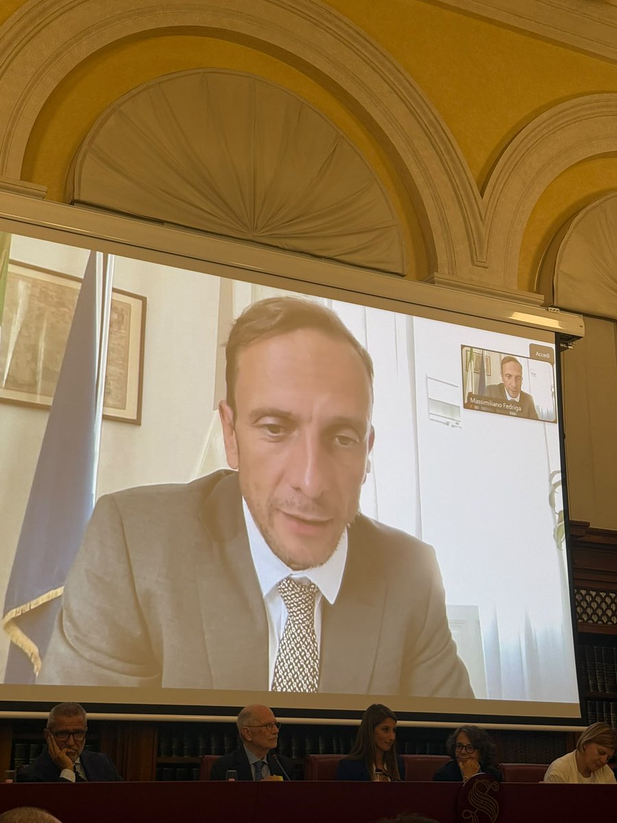 regioni_it's tweet photo. “Non ci può essere contesa sul diritto alla salute, ma una forte alleanza costituzionale tra lo Stato centrale e le Regioni per dare la migliore risposta possibile ai cittadini”

🎙️@M_Fedriga in @SenatoStampa per “La salute contesa" di @ClementiF e @anto_gaudioso. https://t.co/quAIQP3jnw