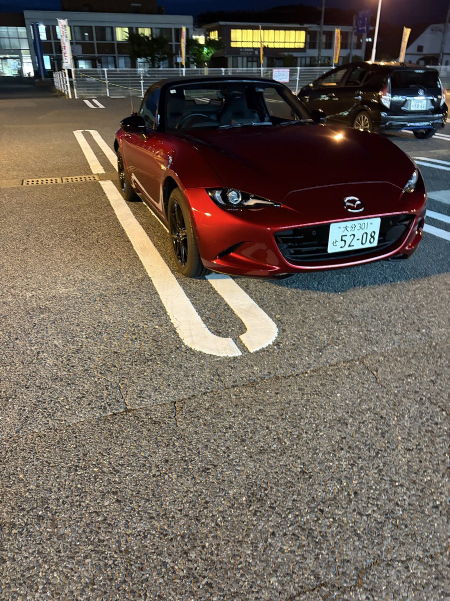 QnMKUH6Lwexxkic's tweet photo. 最近ROADSTERへの愛着が増していて
走るのは勿論、洗車も楽しい
少し汚れて気味なので
明日朝純水で流して出勤する予定です
普段洗車後使う #ナノダイモンドトナー
と純水の相性が抜群なので乾いても安心
#ビューティフルカーズ
#MAZDA
#ROADSTER https://t.co/2V7ro3d7R4