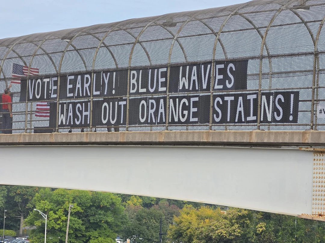 Mollyploofkins's tweet photo. Seen in Hartford, CT... https://t.co/cZK1UjaRH3