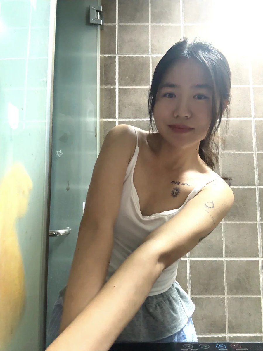 ihyeons0203's tweet photo. 有点笨拙 X约是很隐晦的吗？虽然胆小还想尝试。该怎么找呢？ https://t.co/xcfiQySQcP