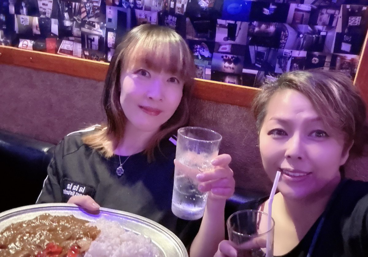 angela_atsuko's tweet photo. アニソンバー！『イキドマリ』さまに突如お邪魔しました！
bambooさんのオススメで連れて行っていただいたよ！オタクのお客様のアットホームで仲良しな雰囲気がとても居心地良かったです！
できたてのポスターも貼っていただき
ありがとう御座いました🙏
店長のえっさんと！ https://t.co/MYpH3d5Fpl