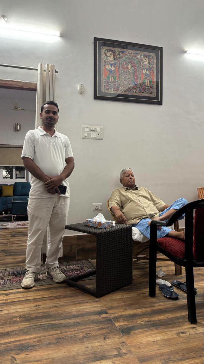 SinhaBalaka's tweet photo. बिहार के पूर्व मुख्यमंत्री आदरणीय श्री लालू प्रसाद यादव जी से मिलकर उनका आशीर्वाद लिया और कुशलक्षेम जाना। ईश्वर से आपके उत्तम स्वास्थ्य की कामना करता हूँ! 🙏
#LaluYadav #Bihar #आपका_बालक_यादव_बक्सर                           ☎️9153500186 https://t.co/Twb5Ukcd5v