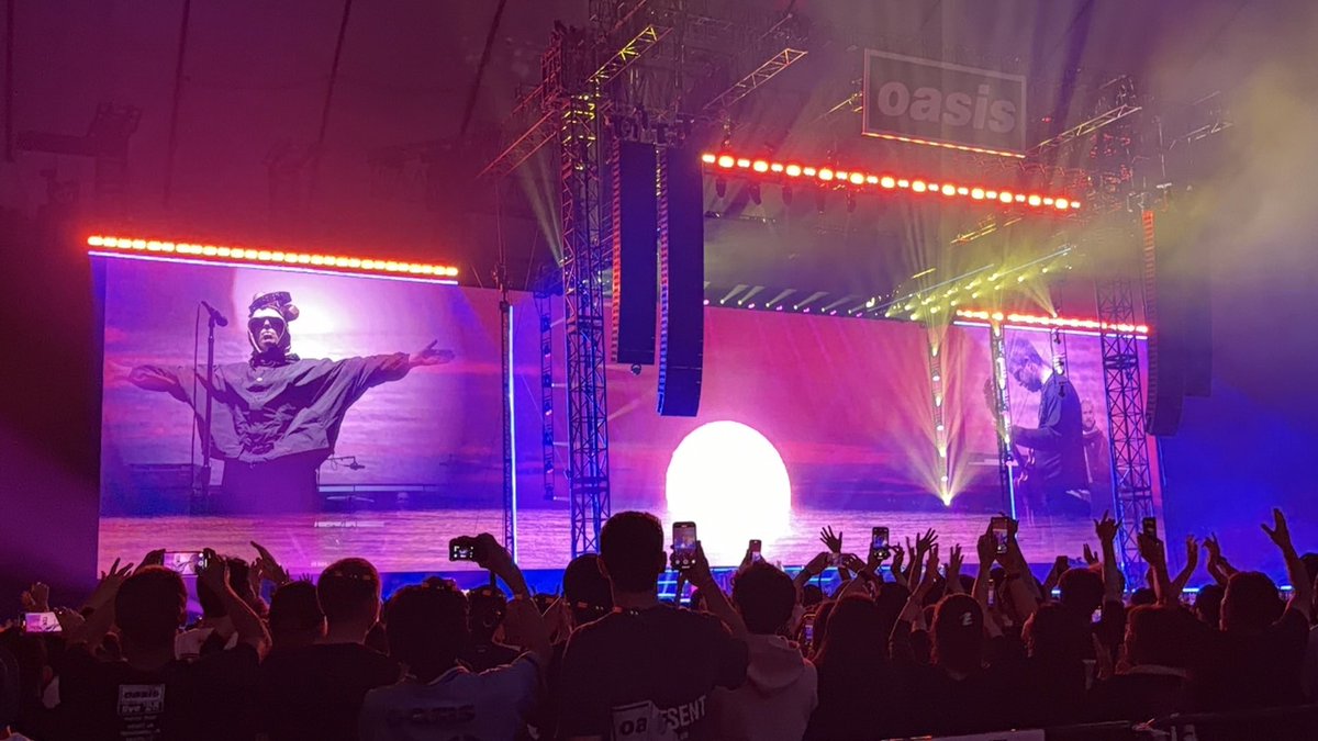 otsuyu21's tweet photo. #これを見た人は無言で去年の１０月の画像を貼る #OasisLive25 https://t.co/OWdolDOgMU