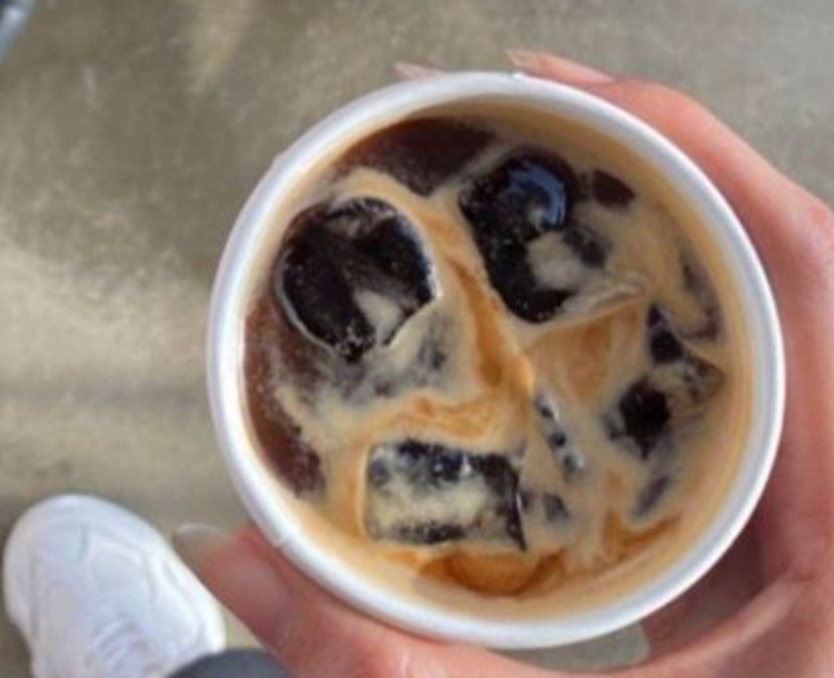 mobb0u's tweet photo. International Coffee Day✨ https://t.co/HhPokbLau9