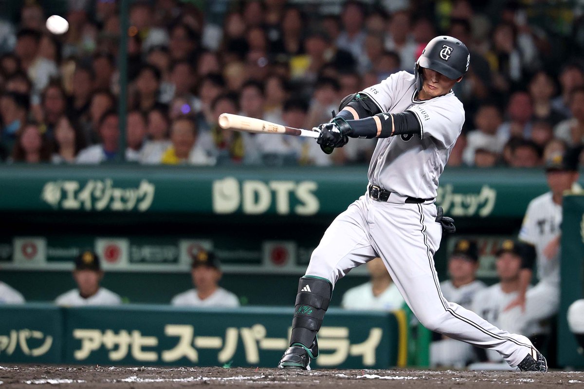 TokyoGiants's tweet photo. 【一軍】巨人2-2 阪神

先発の #竹丸和幸 投手は5回を投げ被安打7も無失点の粘投。
#吉川尚輝 選手は適時打を含む2打点の活躍も終盤に追いつかれ引き分け。

https://t.co/oBDuPPGiYF https://t.co/H3RKbfbJRh