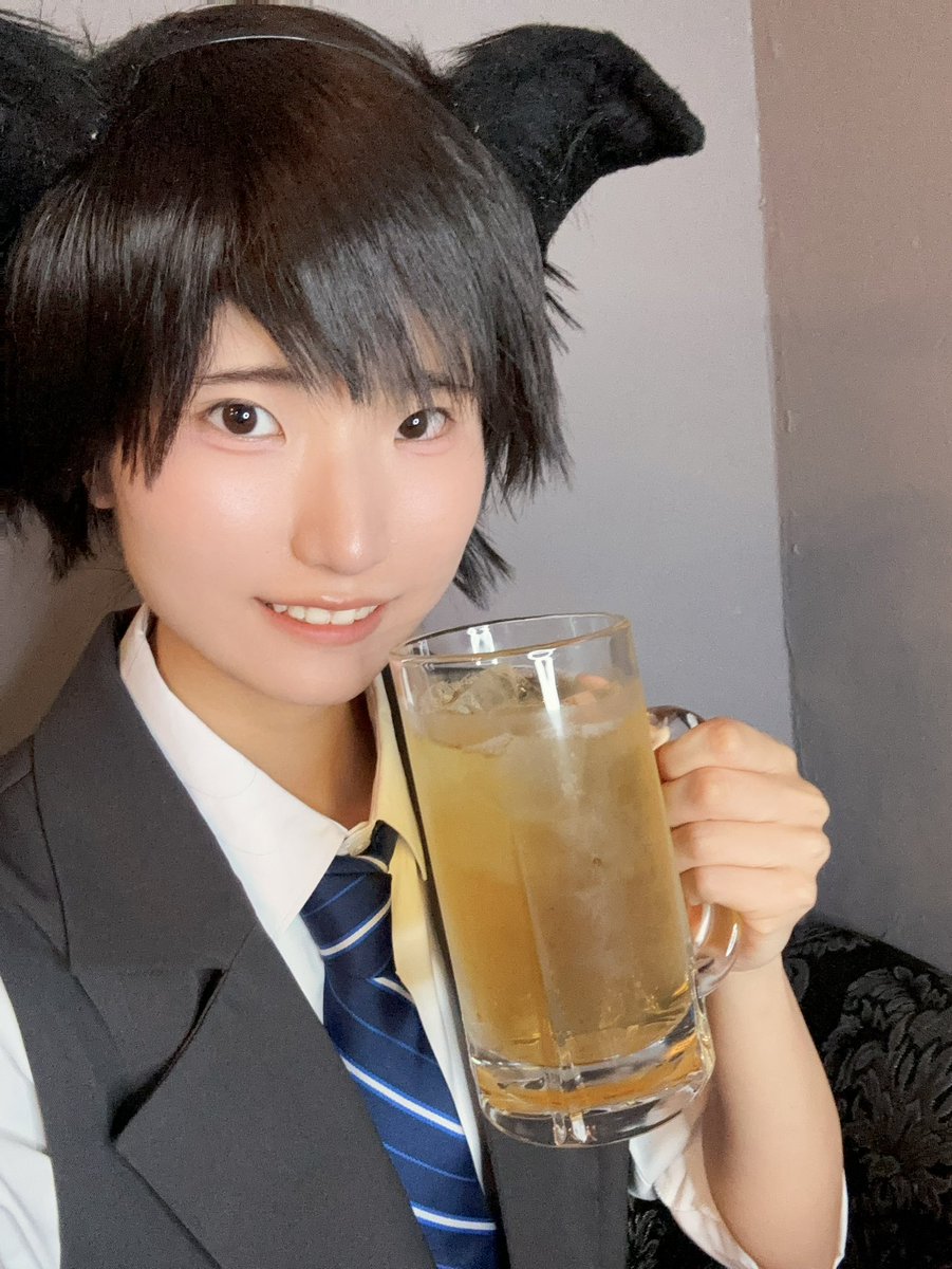 usausa_noir's tweet photo. おきゅおわ！

初めてのお給仕、たくさんのプレゼントありがとうございました✨カシオレ（風）、デカドリ、オムライス、シャンメリーにシャメイ！素敵な思い出をありがとう😖これから頑張ります🤍

#男装 #中性 https://t.co/EJf9CNjluh