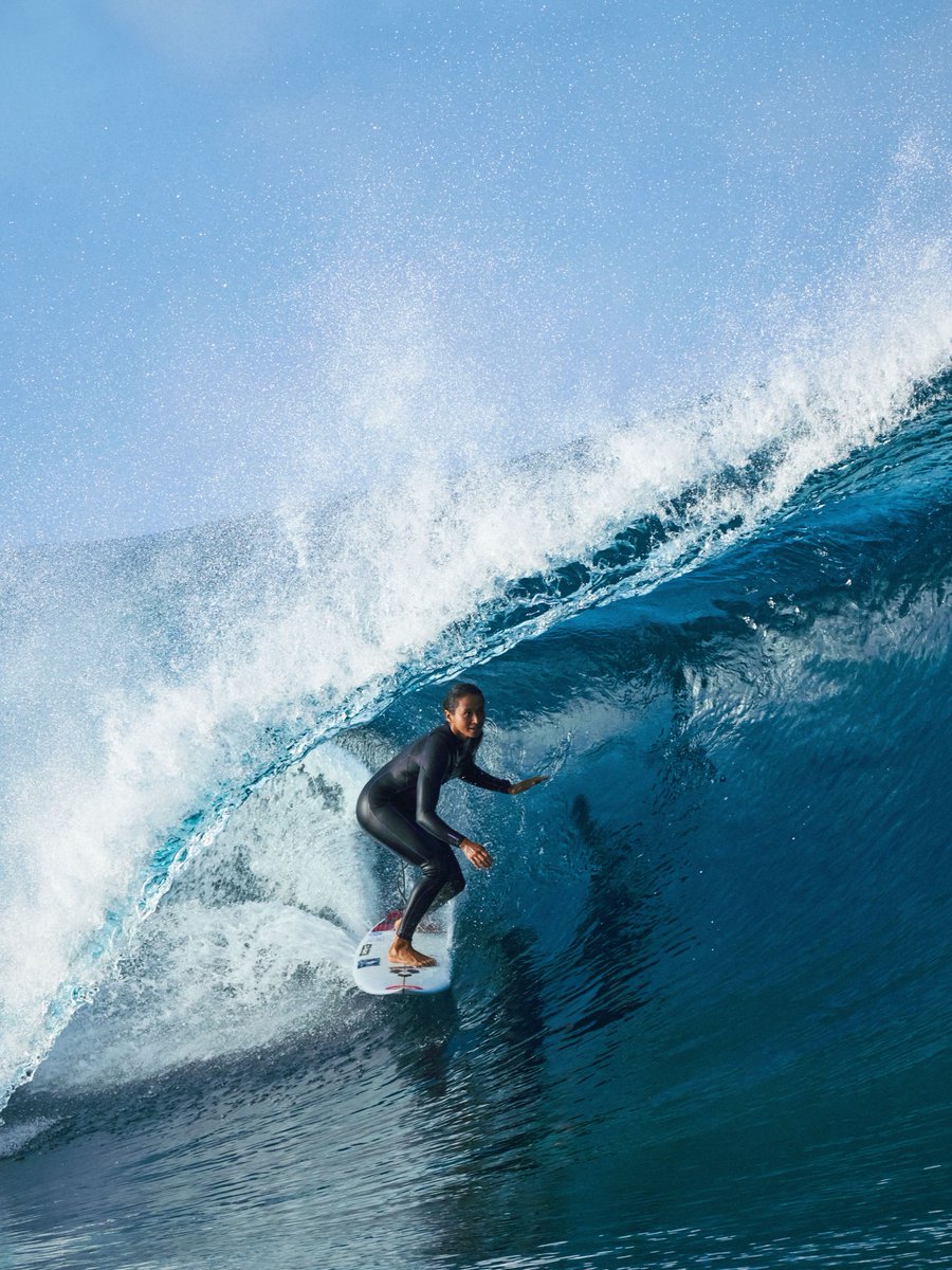 Roxy's tweet photo. No better place to put our Elite wetsuits to work. Vahine Fierro right at home at Teahupo'o. https://t.co/RDQgB5fcsx