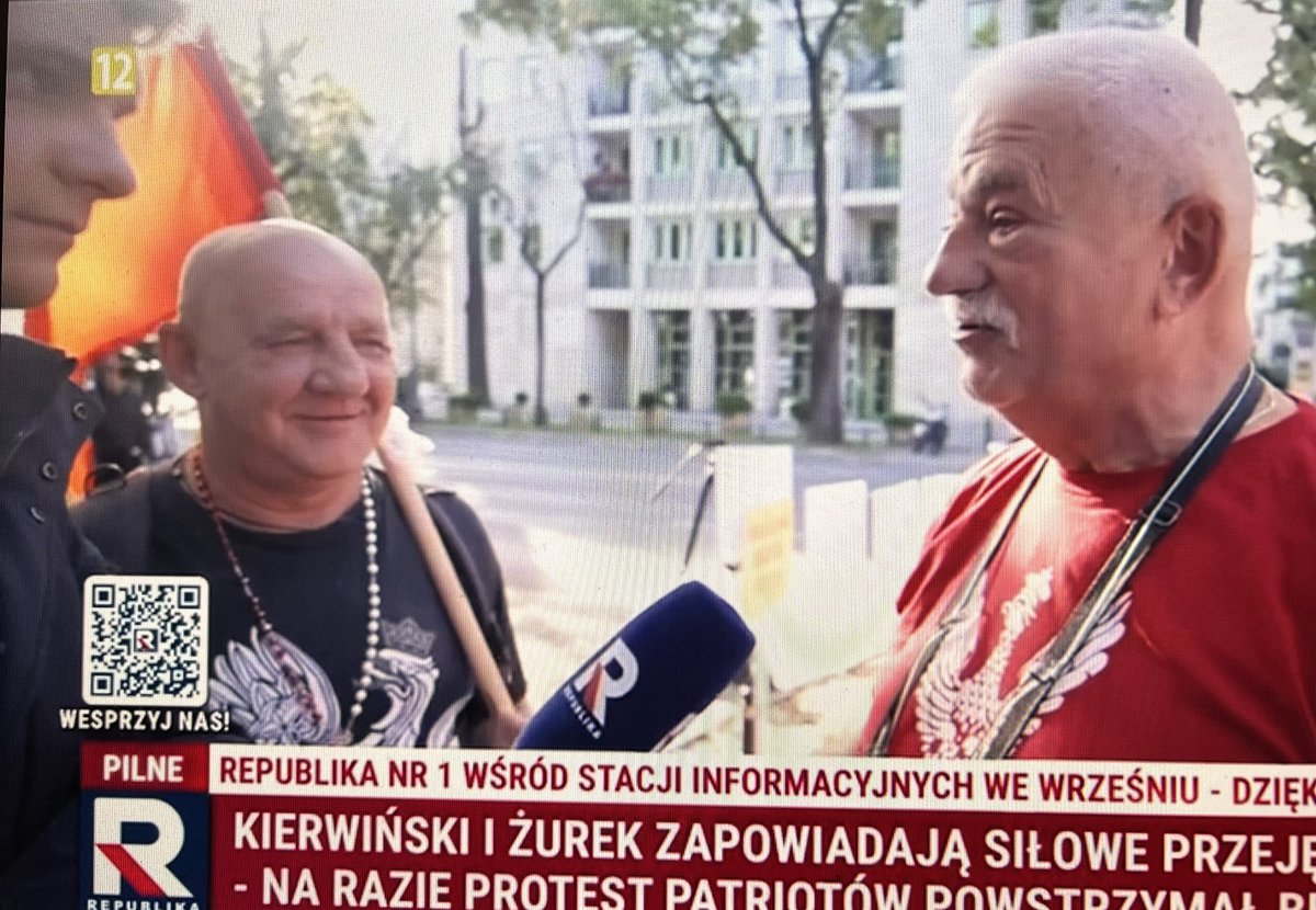 MadameClaudine2's tweet photo. Słucham w @RepublikaTV chłopaków pilnujących Trybunału Konstytucyjnego, przed Rudym bandziorem i jego mafią i powiem Państwu, to pokolenie jest mega! 
Panowie jesteście WIELCY! 🇵🇱💪 https://t.co/jt2HcjTFtq