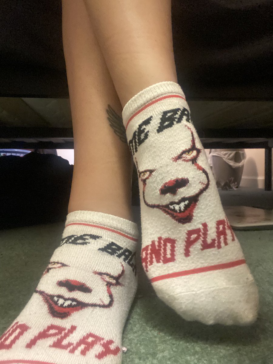 KeshaLooking's tweet photo. On the first day of Halloween, I wore my Pennywise socks 🎈

Cum back and play (with me 😝)! https://t.co/1nkbRrVUs4
