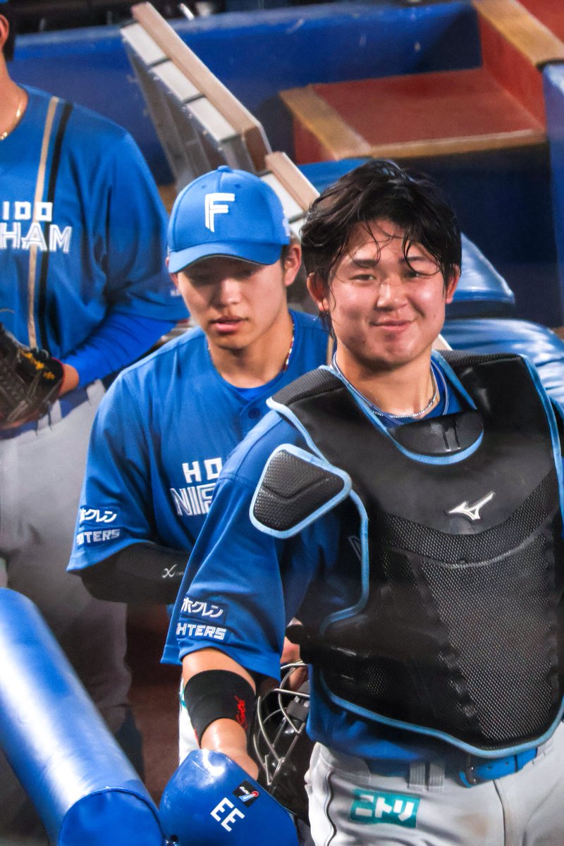 2OOOblueee's tweet photo. ［261001］ZOZOマリンスタジアム
うちの最強鬼嫁ﾄﾞﾔｧ⚡️⚡️
#lovefighters #進藤勇也 https://t.co/iMBfZmcxMd