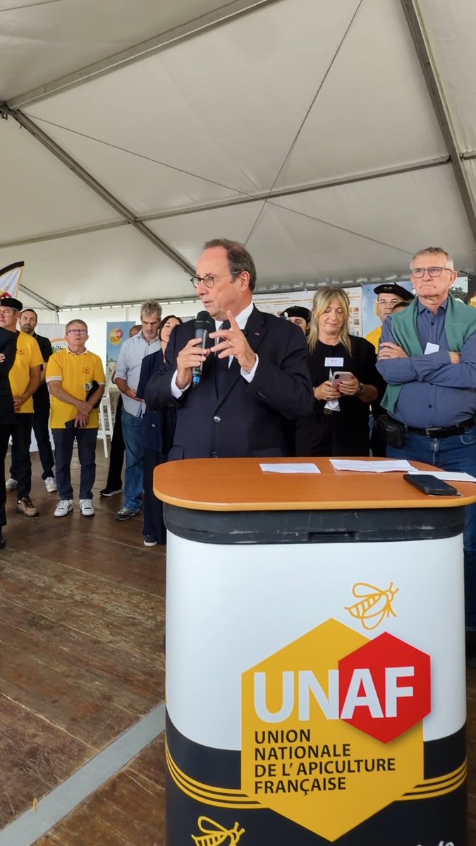 fhollande's tweet photo. Les abeilles sont essentielles pour notre biodiversité et notre sécurité alimentaire.

J'étais aujourd'hui au Congrès européen de l’apiculture à Agen pour défendre la filière, ses producteurs et la diversité de ses productions. 🐝 @UNAFapiculture https://t.co/J9sM4B7g8b