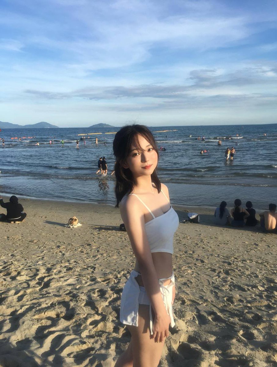 5ynlmri's tweet photo. 지인년들 비키니 모음
#지인능욕 #지인상납 #지인박제 #지인지키기 https://t.co/gSYn6ccthX