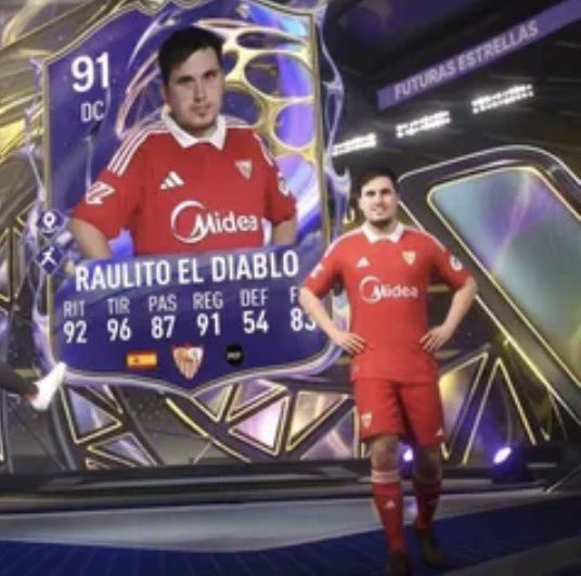 Jimbo666xL's tweet photo. Me acaba de tocar esta carta en el FIFA 

Es buena ? https://t.co/85iuZ8wSnw